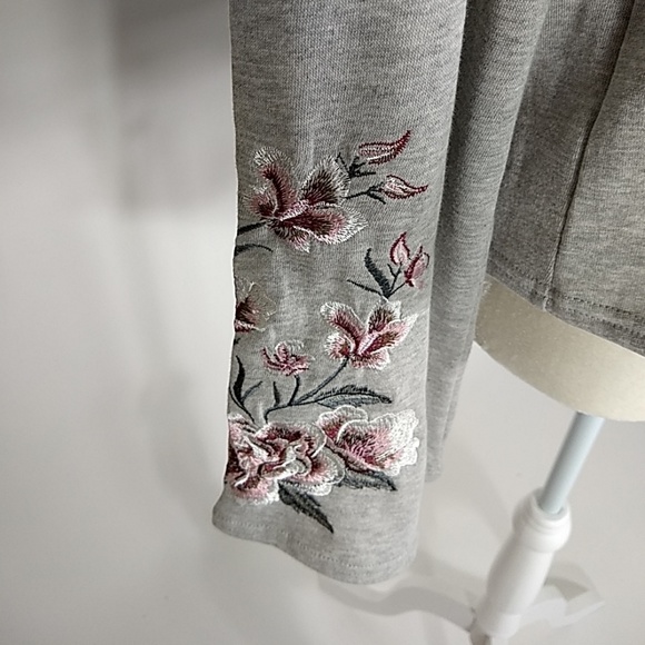 Brand New with tag long sleeve with embroidery top - Picture 3 of 7